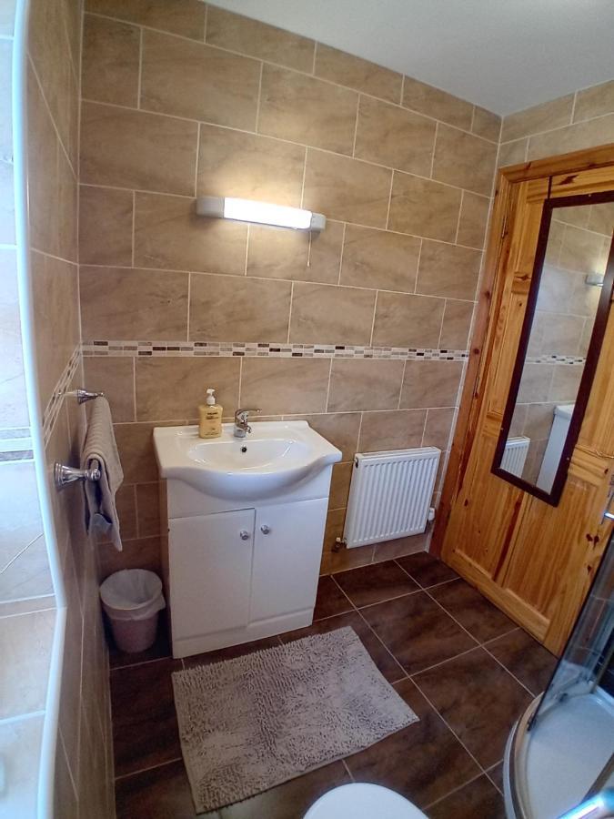 The Red Door Townhouse Apartment Ardara Luaran gambar